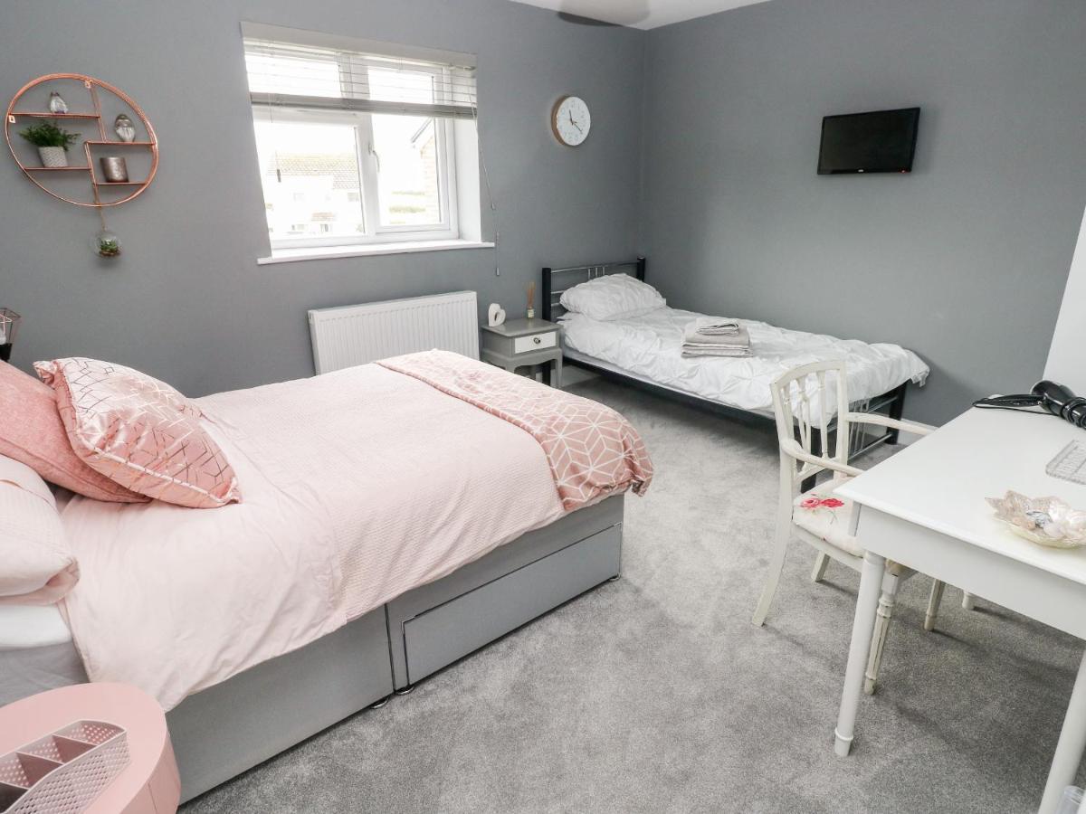 9 Pilgrims Way Villa Roch Dış mekan fotoğraf